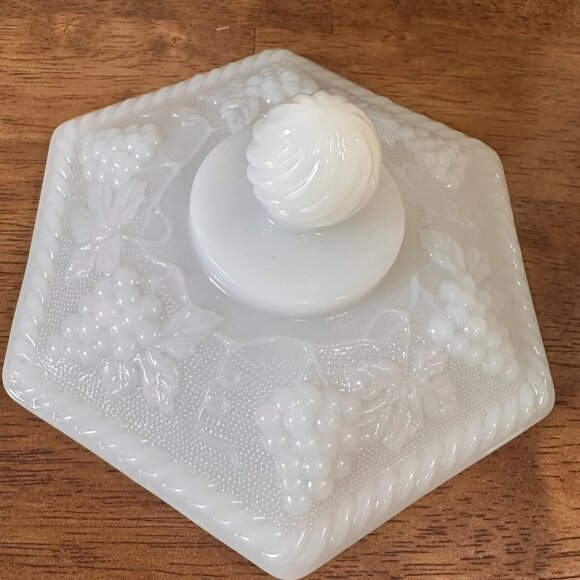 Anchor Hocking Fire King Milk Glass Grape Cookie‎ Jar Vintage Lidded Canister - Picture 7 of 8